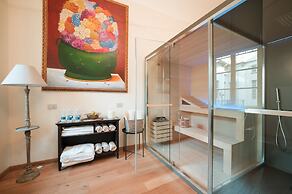 Royal Palace Luxury Suites & Hotel