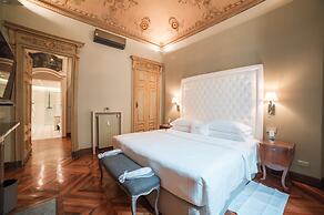 Royal Palace Luxury Suites & Hotel
