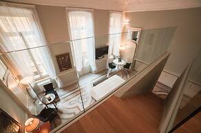 Royal Palace Luxury Suites & Hotel