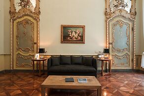 Royal Palace Luxury Suites & Hotel