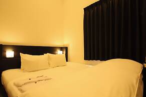 HOTEL TRAD Replay