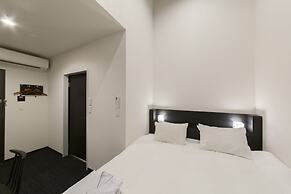 HOTEL TRAD Replay