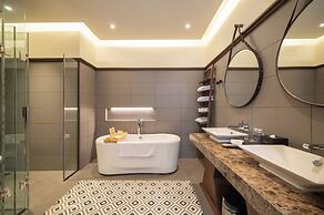 Senna Hue Hotel