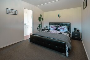 Te Awa Cottages