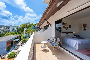 Kata Hill Sea View Hotel