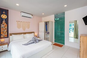 Kata Hill Sea View Hotel