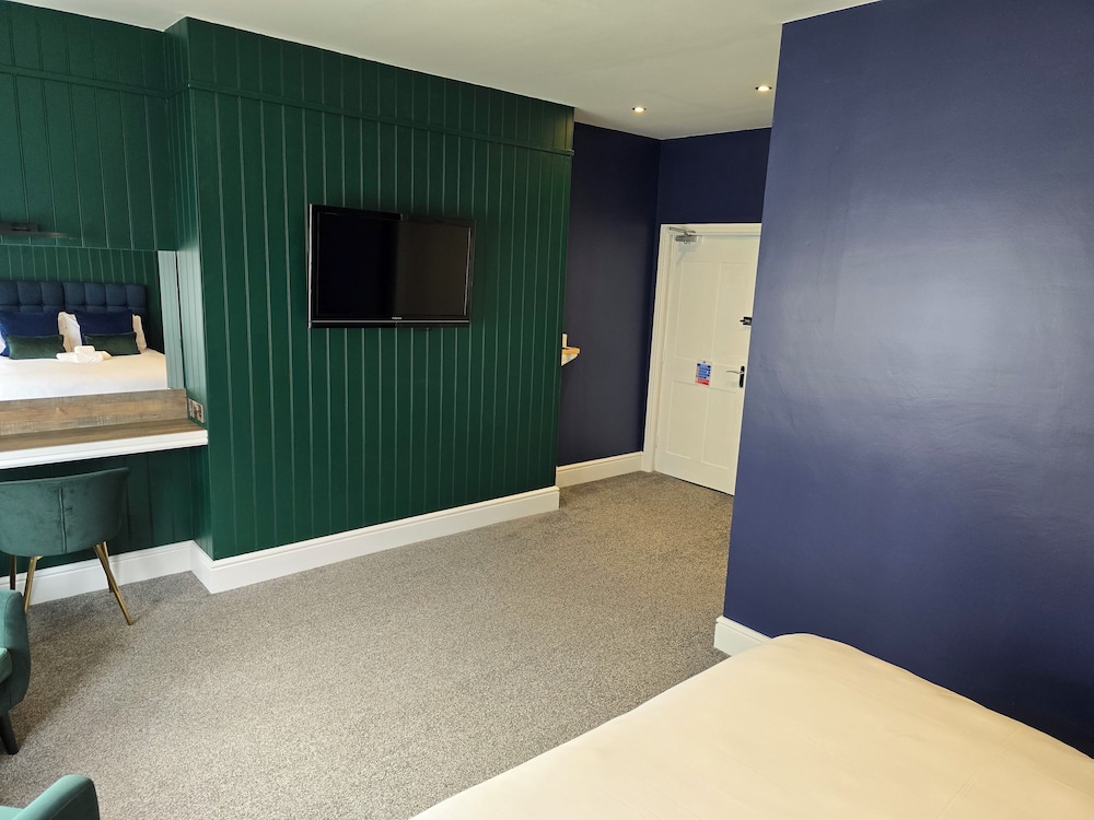 Delmont Hotel