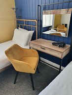 Delmont Hotel