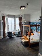 Delmont Hotel