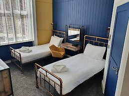 Delmont Hotel