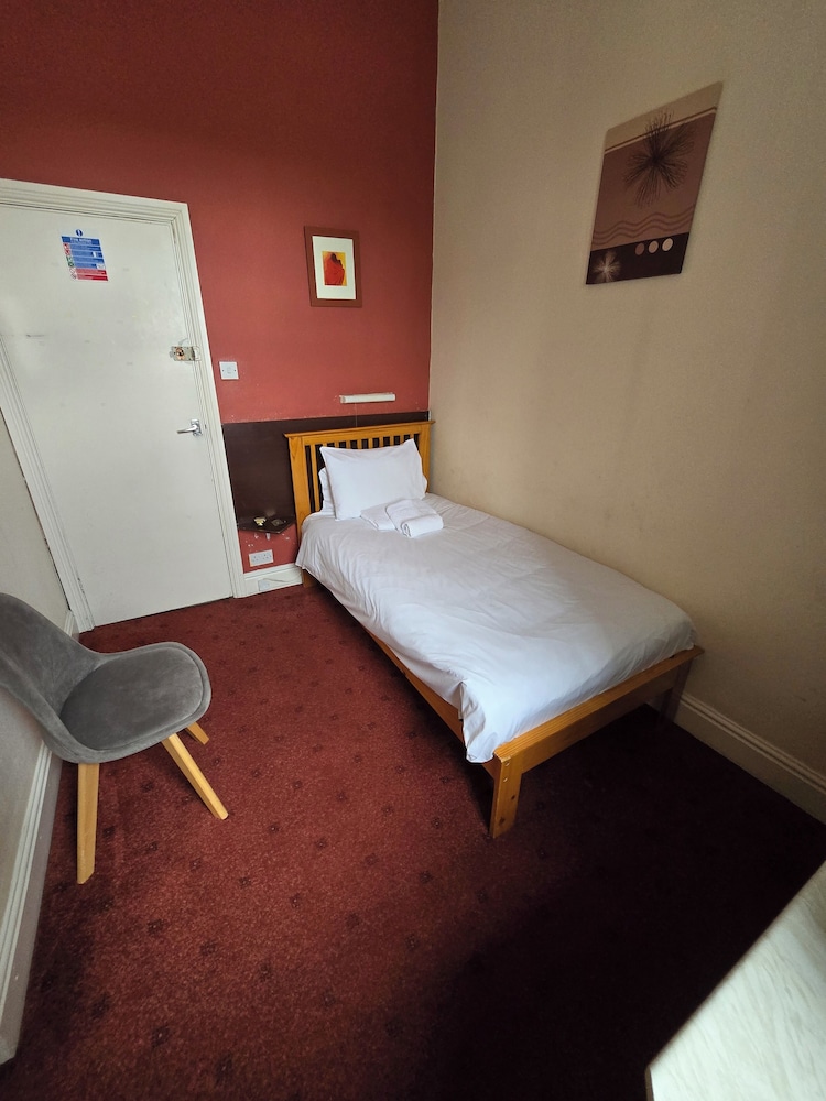 Delmont Hotel