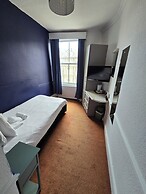 Delmont Hotel