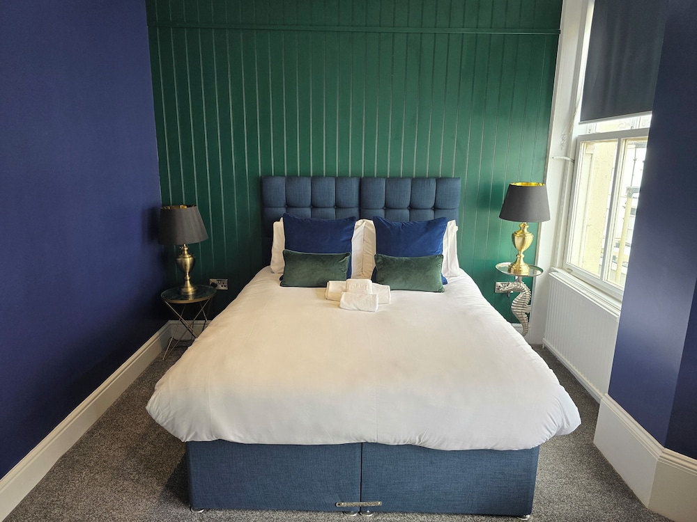 Delmont Hotel
