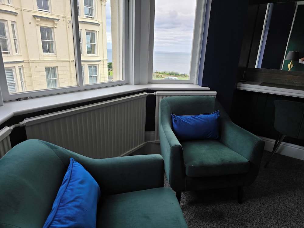 Delmont Hotel