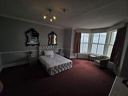Delmont Hotel