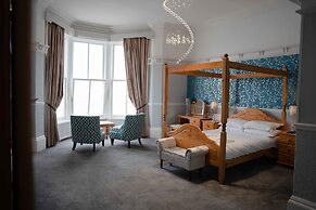 Delmont Hotel