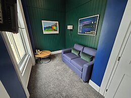 Delmont Hotel