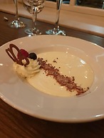 Delmont Hotel