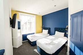 Delmont Hotel
