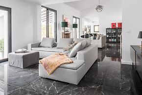 Magnificent And Modern Decorated Villa
