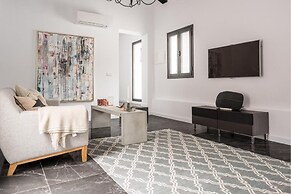Magnificent And Modern Decorated Villa