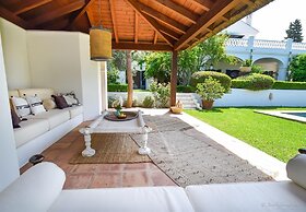 A Real Oasis In Colonial Style Villa