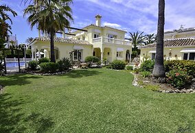 Exquisite Villa 50m To Beach