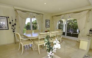 Exquisite Villa 50m To Beach