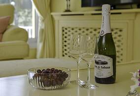 Exquisite Villa 50m To Beach