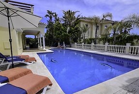 Exquisite Villa 50m To Beach