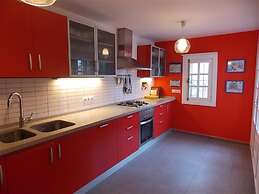 Very Pretty House In Great Location