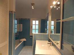 Very Pretty House In Great Location