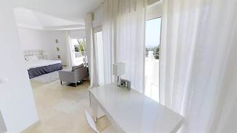 Exquisite Villa Near Beach - Heated Pool