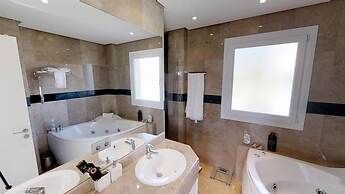Outstanding Penthouse Near Puerto Banus
