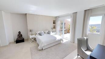 Outstanding Penthouse Near Puerto Banus