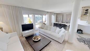 Outstanding Penthouse Near Puerto Banus