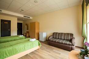 7 Days City Hotel