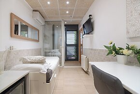 Hostal House