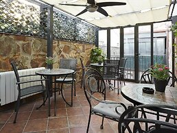 Hostal House