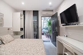 Hostal House