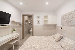 Hostal House