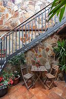 Hostal House