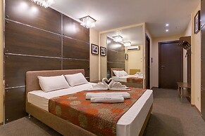 Hotel Randevu Pionerskaya