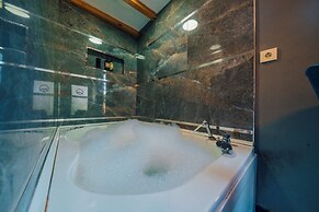 Antik River House