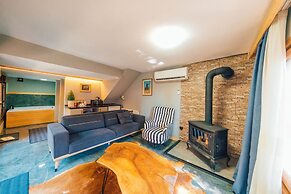 Antik River House