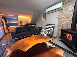 Antik River House