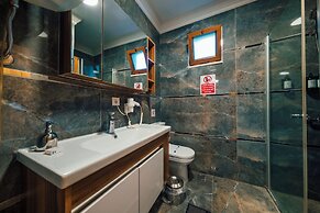 Antik River House
