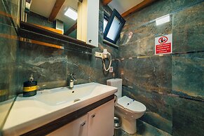 Antik River House