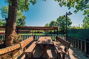 Antik River House