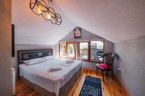 Antik River House